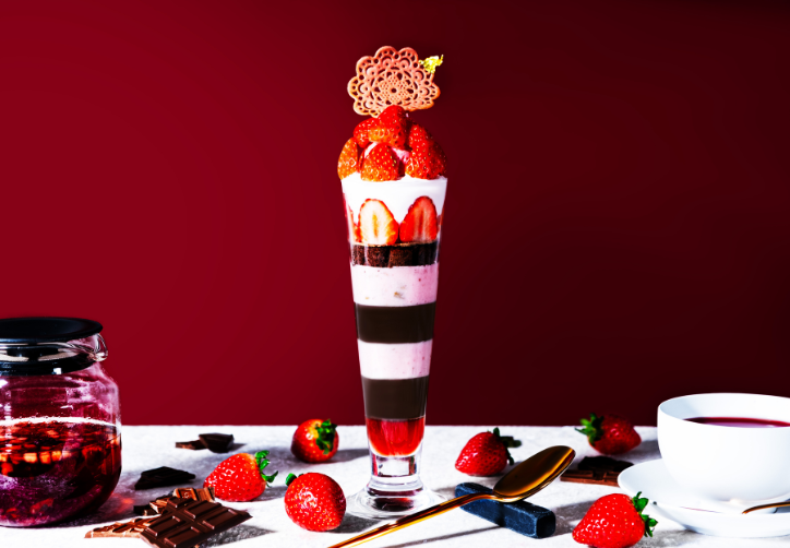 【期間限定】苺とチョコレートを贅沢に使用した新作『レイヤード・パフェ』