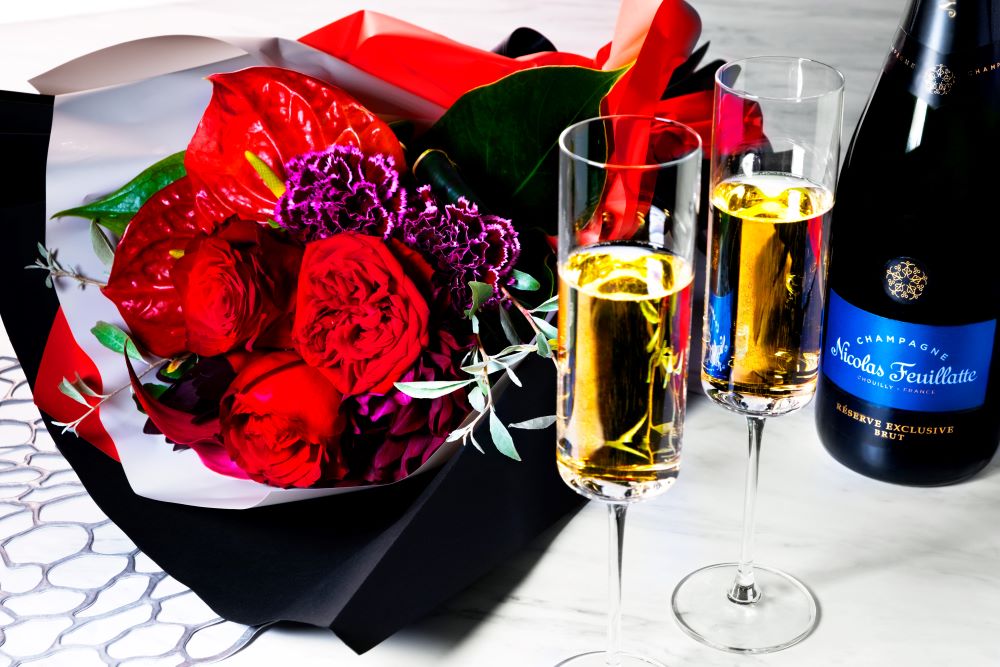 【Recommended for Anniversaries!】Includes a full bottle of Champagne and a choice of anniversary gift