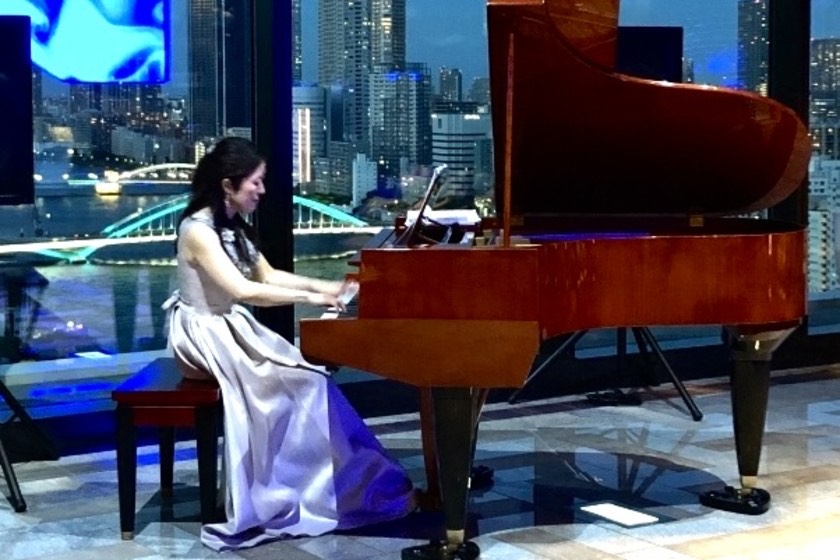 Yoko Takanashi, 竹芝・浜松町のホテル：メズム東京のショーケース