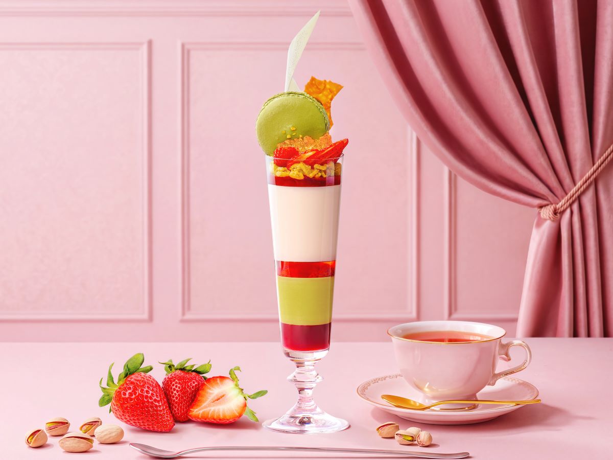 苺とピスタチオの「レイヤード・パフェ」